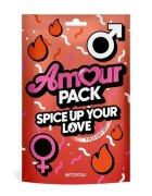 AMOUR PACK Set erotic Spice Up Your Love cu stimulator inel pentru penis vibrator mască cătușe zaruri pană pentru stimulare și petale pentru cupluri