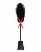 B-SERIES Paletă cu puf de gâdilat Fetish Feather Crop pentru jocuri erotice BDSM design cu fundă roșie culoare negru
