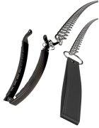 Bad Kitty Clemă pentru labii Pussy Clamp with a Leash pentru jocuri erotice BDSM cu lesă din lanț și piele ecologică negru cu argintiu