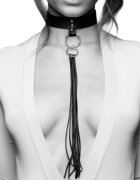 Bijoux Indiscrets Choker Maze Tassel Choker design cu inele metalice și franjuri lungi din piele ecologică negru