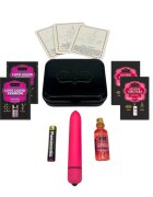 KAMASUTRA Set Weekender Kit Strawberry Dreams cu vibrator bullet ulei de masaj cărți de joc cu poziții sexuale și lubrifiant (căpșuni)