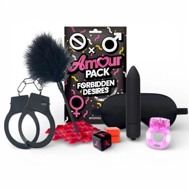 AMOUR PACK Set erotic Forbidden Desire cu stimulator inel pentru penis vibrator mască cătușe zaruri pană pentru stimulare și petale pentru cupluri