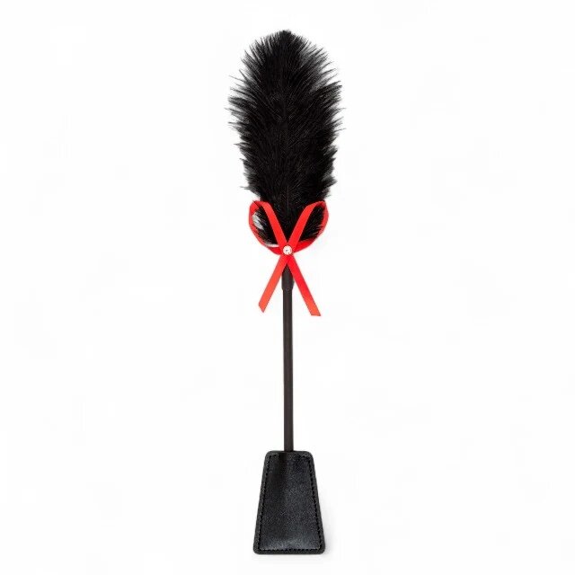 B-SERIES Paletă cu puf de gâdilat Fetish Feather Crop pentru jocuri erotice BDSM design cu fundă roșie culoare negru