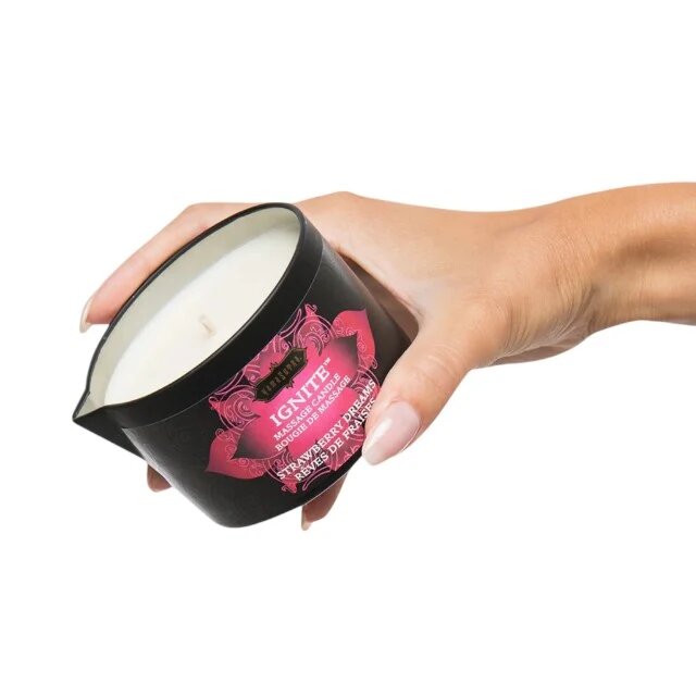KAMASUTRA Lumânare pentru masaj Ignite Strawberry Dreams cu unt de shea aromă de căpșuni 170 gr