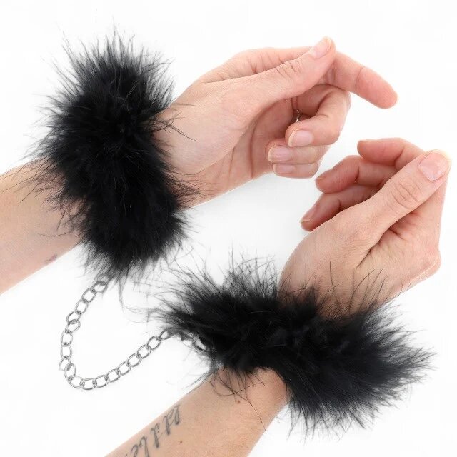 KINK Cătușe cu pene Mini Feather Hand Cuffs pentru jocuri erotice BDSM culoare negru cu argintiu (947866)