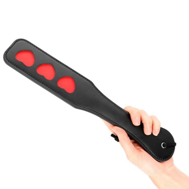 KINK Paleta - HEART pentru jocuri erotice BDSM din piele cu inimioare negru/rosu 32 X 6 CM