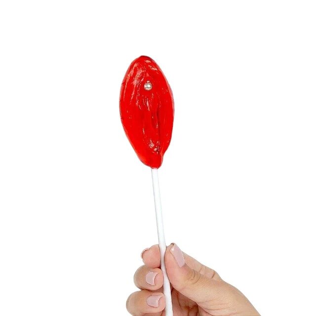 Secret Play Acadea jeleu în formă de vagin EAT ME Strawberry Vulva cu gust de căpșuni perfect ca un cadou sexy și amuzant culoare roșu!
