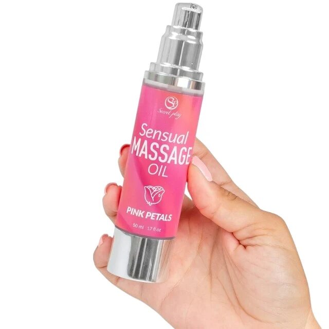 Secret Play Ulei de masaj Sensual Massage Oil - Pink Petals cu efect hidratant aromă de trandafir 50 ml