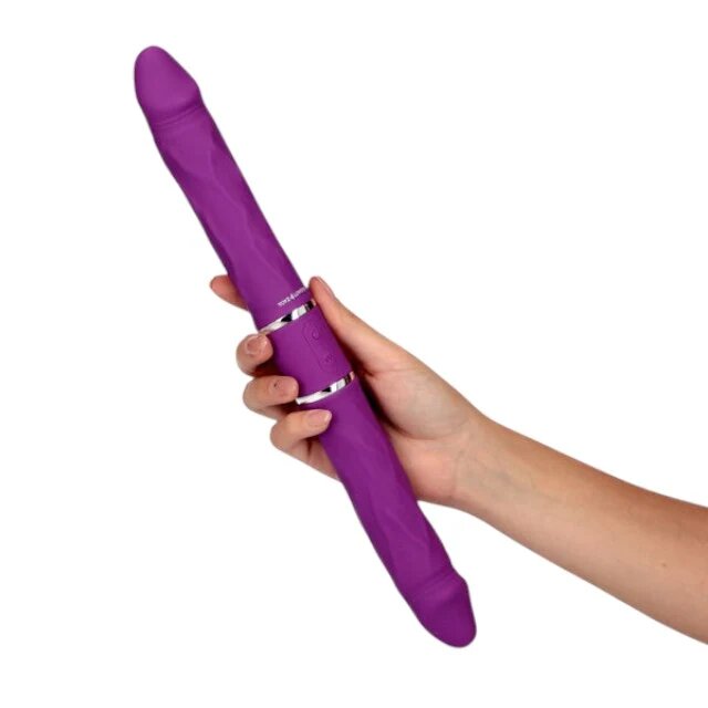 TOYZ4LOVERS Vibrator dublu Elys Cupid Arrow cu 2 capete pentru jocuri în cuplu cu telecomandă 35 cm mov